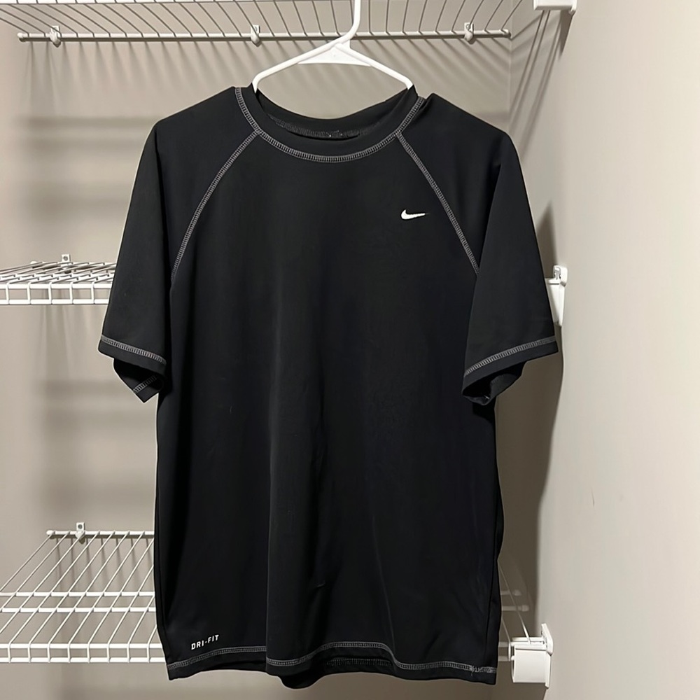 Nike Black Dri Fit Short Sleeve T-shirt in Size Large. Like New Condition